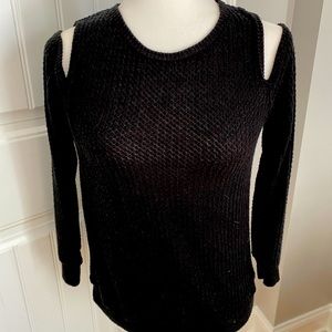 Black Cut-out Top. Size SP EUC